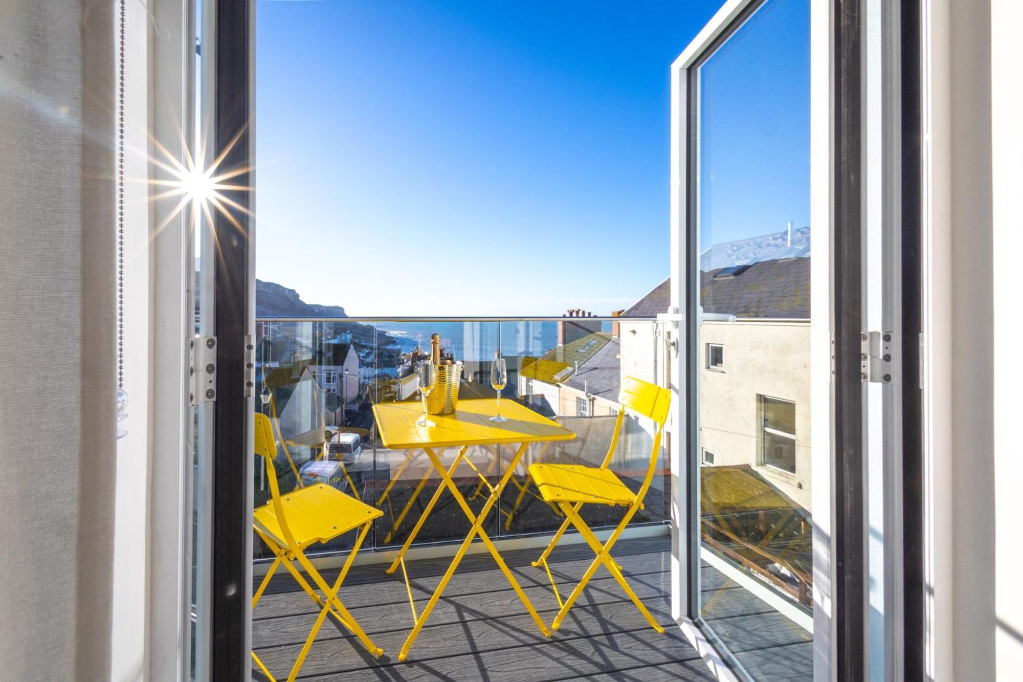 Bright & Beautiful 4 Bedroom House With Sea Views Portland